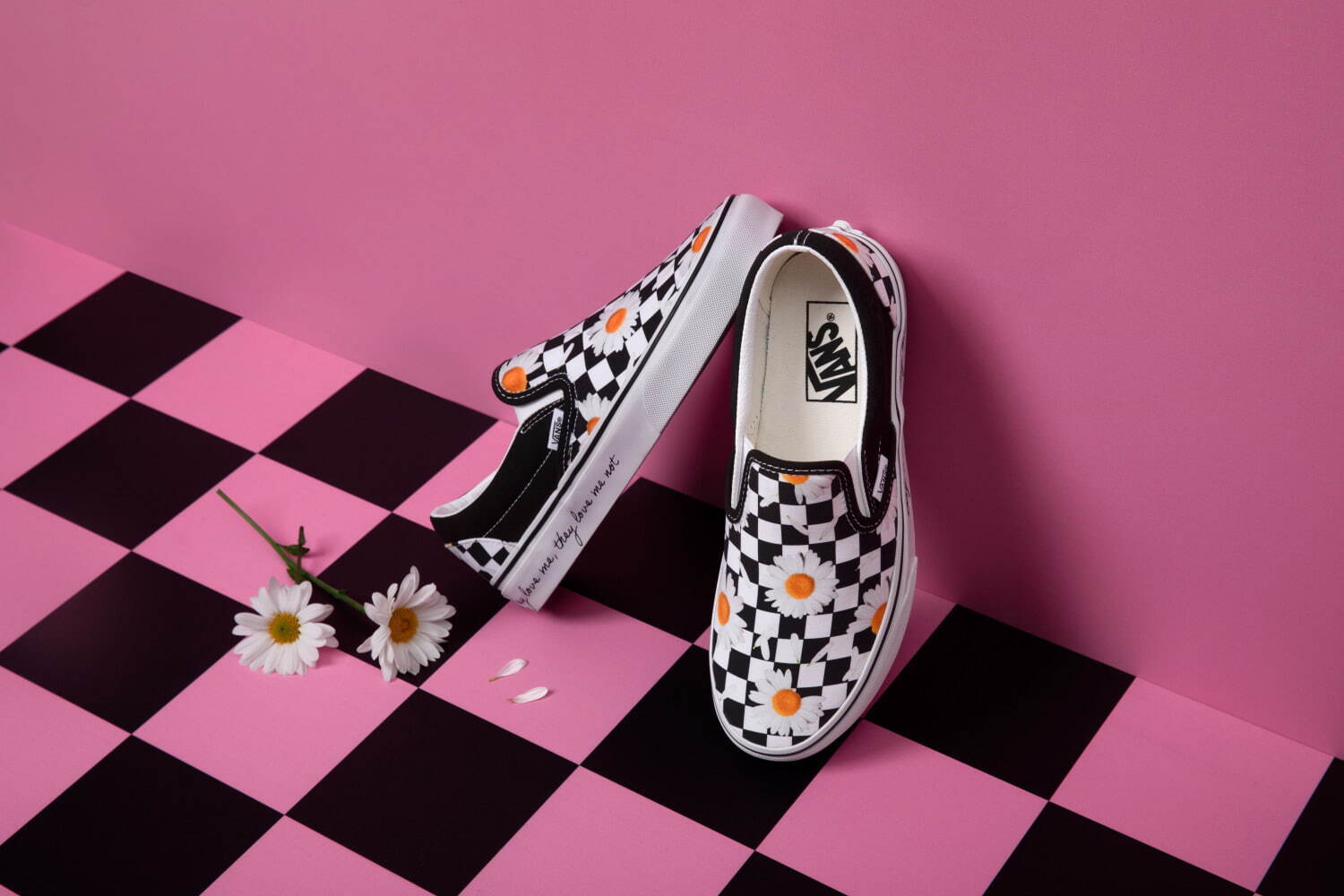 VANS“デイジー”プリントスニーカー＆ナイキ“ハート＆バラ”刺繍のシューズ、バレンタイン限定で｜写真4