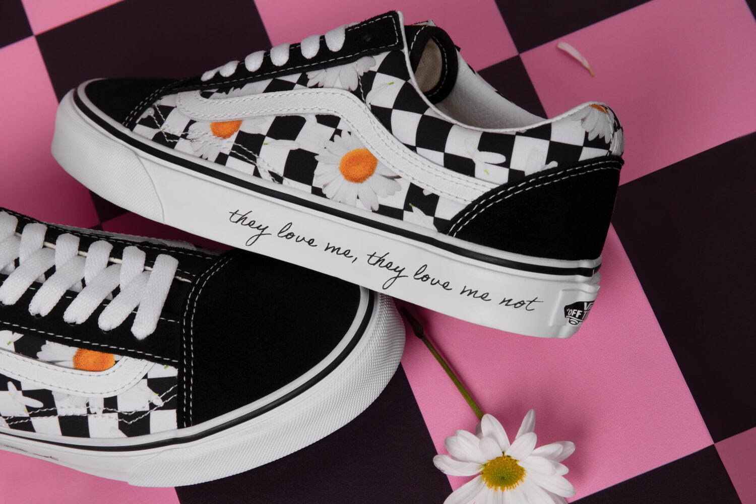 VANS“デイジー”プリントスニーカー＆ナイキ“ハート＆バラ”刺繍のシューズ、バレンタイン限定で｜写真7