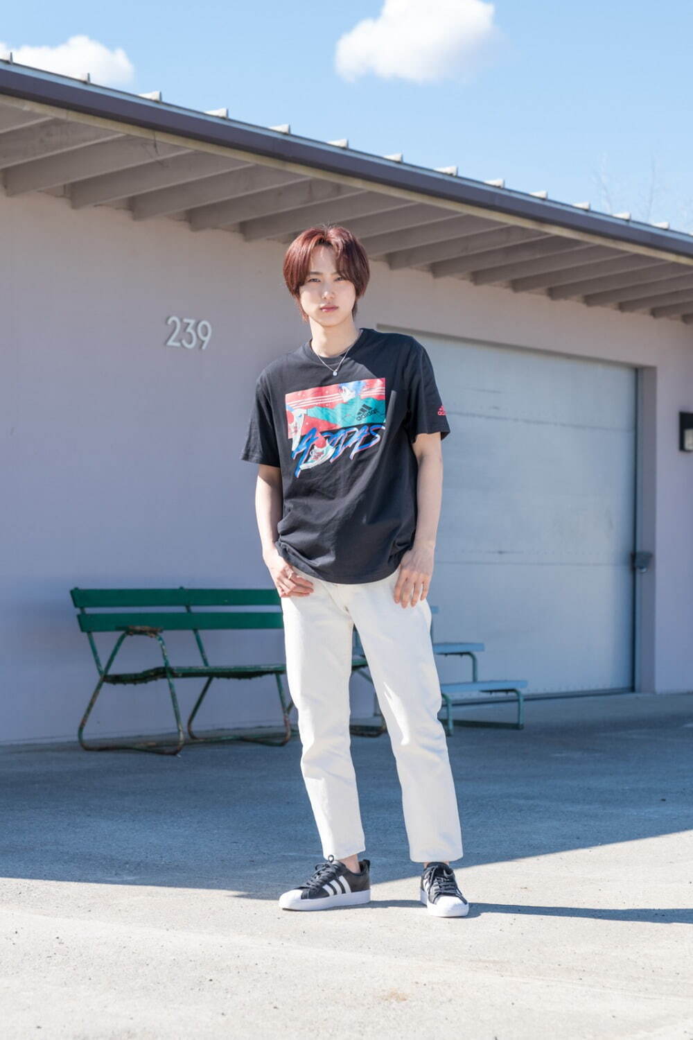 <b width="1000" height="1500">尾崎匠海</b>
Q1：Tシャツのデザインが可愛くてお気に入りです。男女問わず着やすいのでMINIの皆さんとお揃いにしたいです！
Q2：楽器や音楽にもっと触れたいです。沢山の方にINIを知って頂けるように、僕自身がさらにパワーアップしたい！
着用Tシャツ：TYO ART グラフィックTシャツ 3,690円