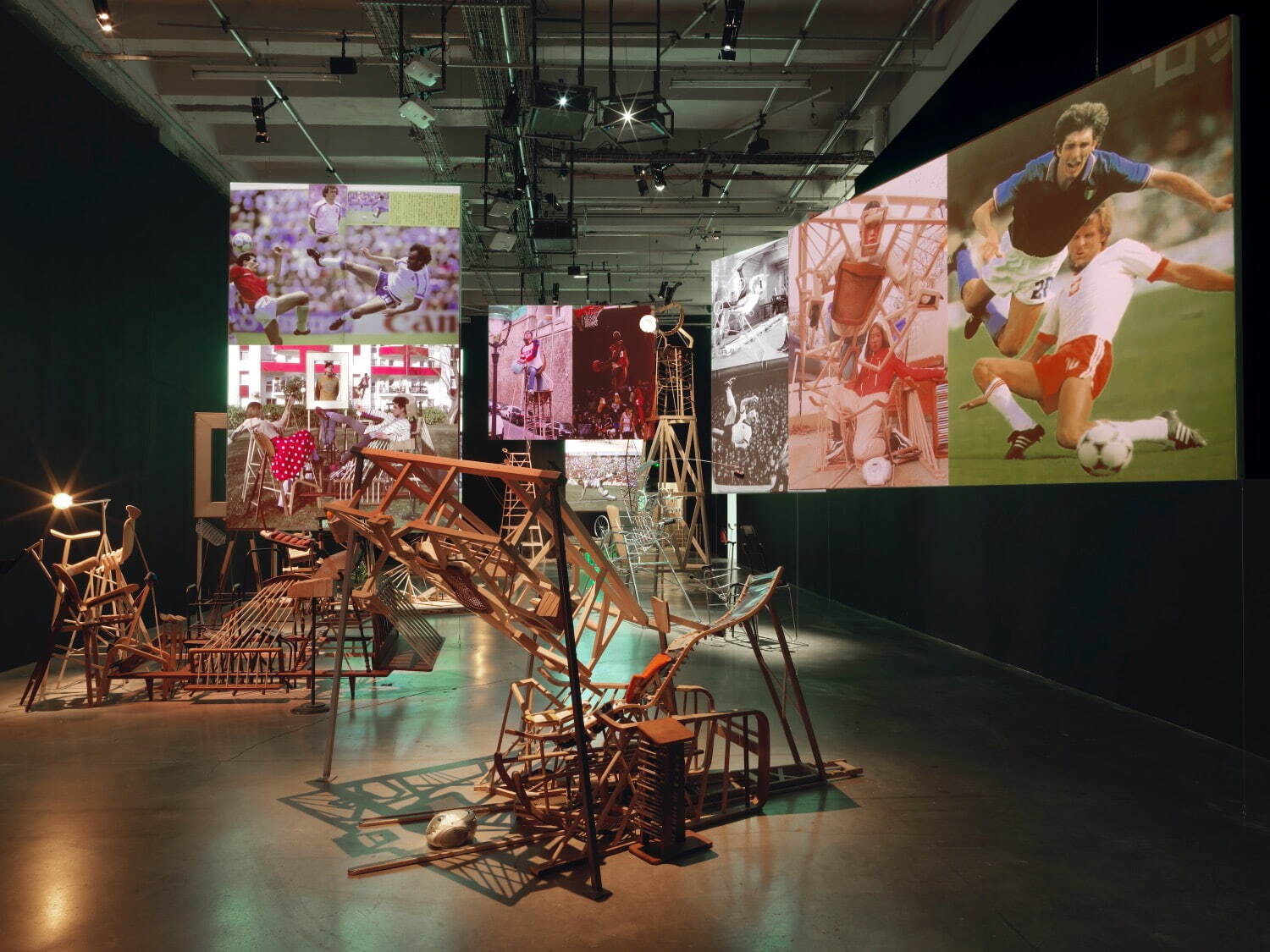 Exhibition view of Taro Izumi, « Pan », Palais de Tokyo. Exhibition supported by SAM Art Projects. Photo by Aurélien Mole
© Taro Izumi, courtesy of Galerie Georges-Philippe & Nathalie Vallois, Paris, and Take Ninagawa, Tokyo.