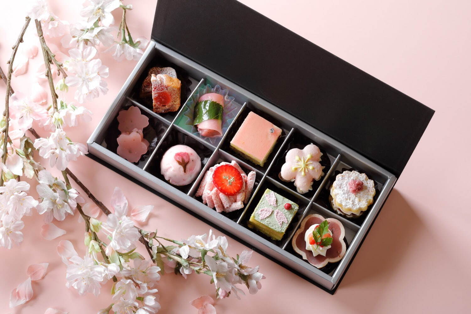 「桜プティスイーツBOX」3,000円