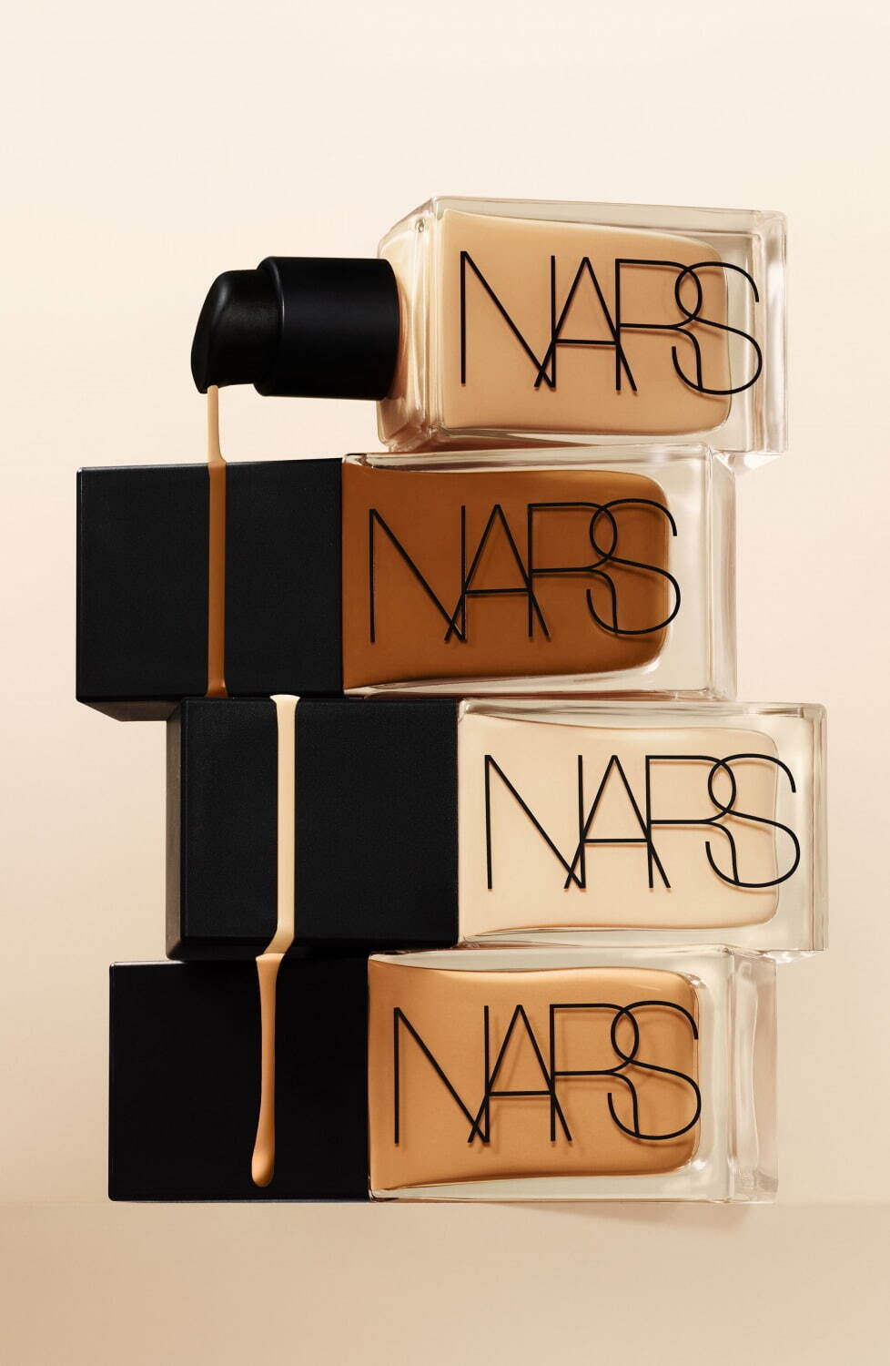 「NARS ライトリフレクティング ファンデーション」30mL 全15色 各6,600円