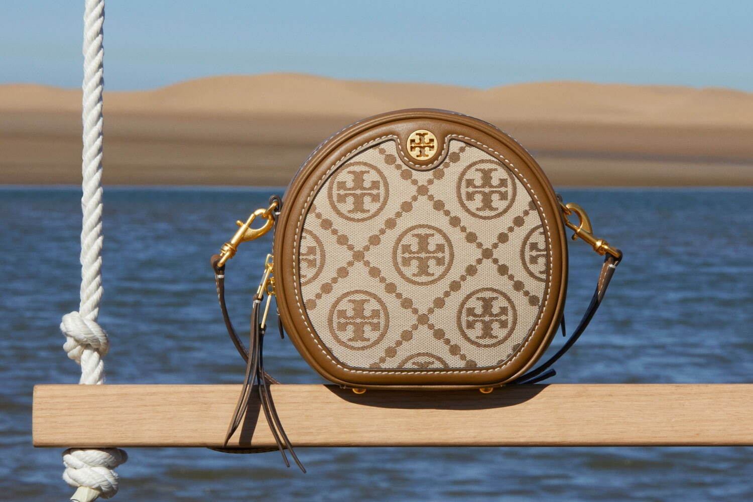 トリー バーチ(TORY BURCH) Tモノグラム ムーンバッグ｜写真1