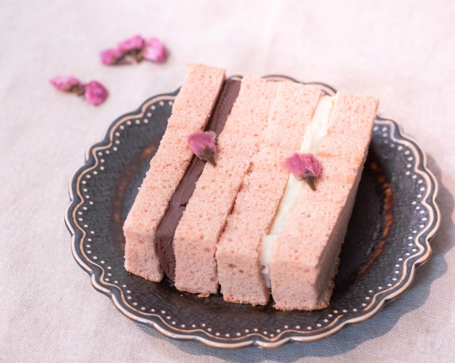 桜スイーツ専門店「ナナシノ桜菓子店」が中目黒にオープン、桜色のチーズケーキなど｜写真2