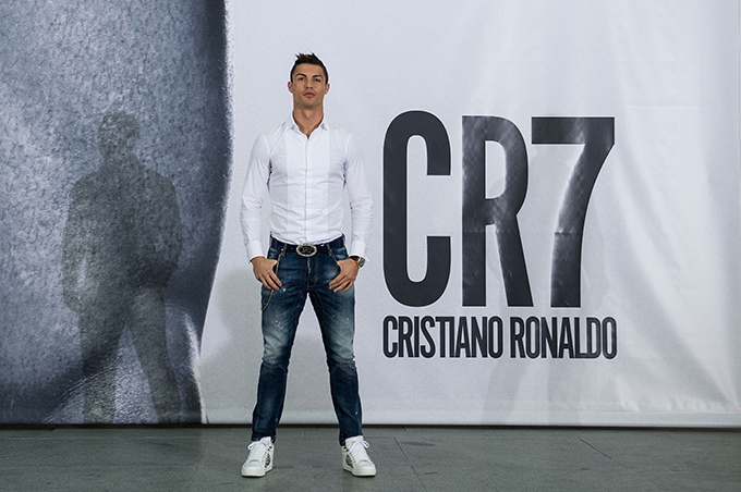 クリスティアーノ・ロナウド、下着ブランド「CR7」設立- 本人登場の巨大パネルがスペインで話題｜写真2