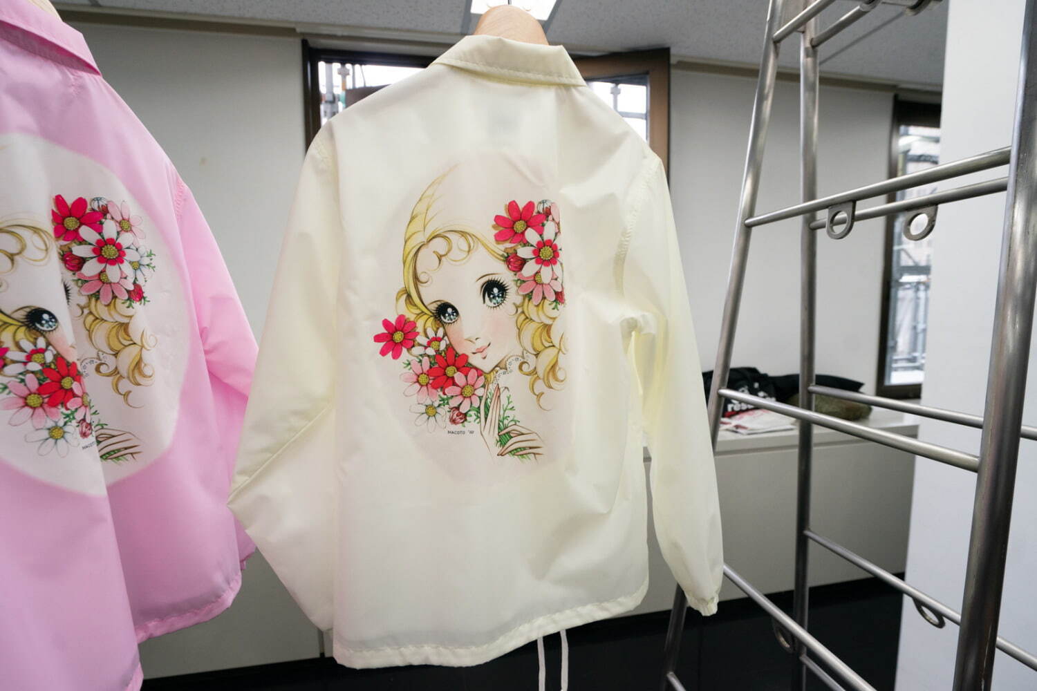 コム デ ギャルソン・ガール×高橋真琴“少女画”のTシャツ＆ジャケット、“花咲く”ワンピースも｜写真3