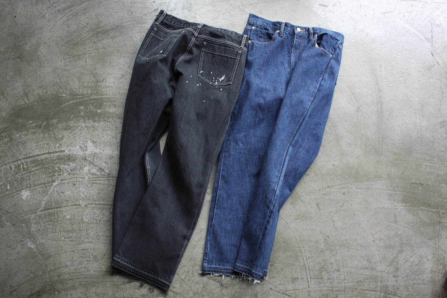 NEW REGULAR JEANS 各24,200円