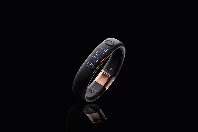 NIKE+ FUELBAND SEに高級時計のような限定版ローズゴールドカラー｜写真1