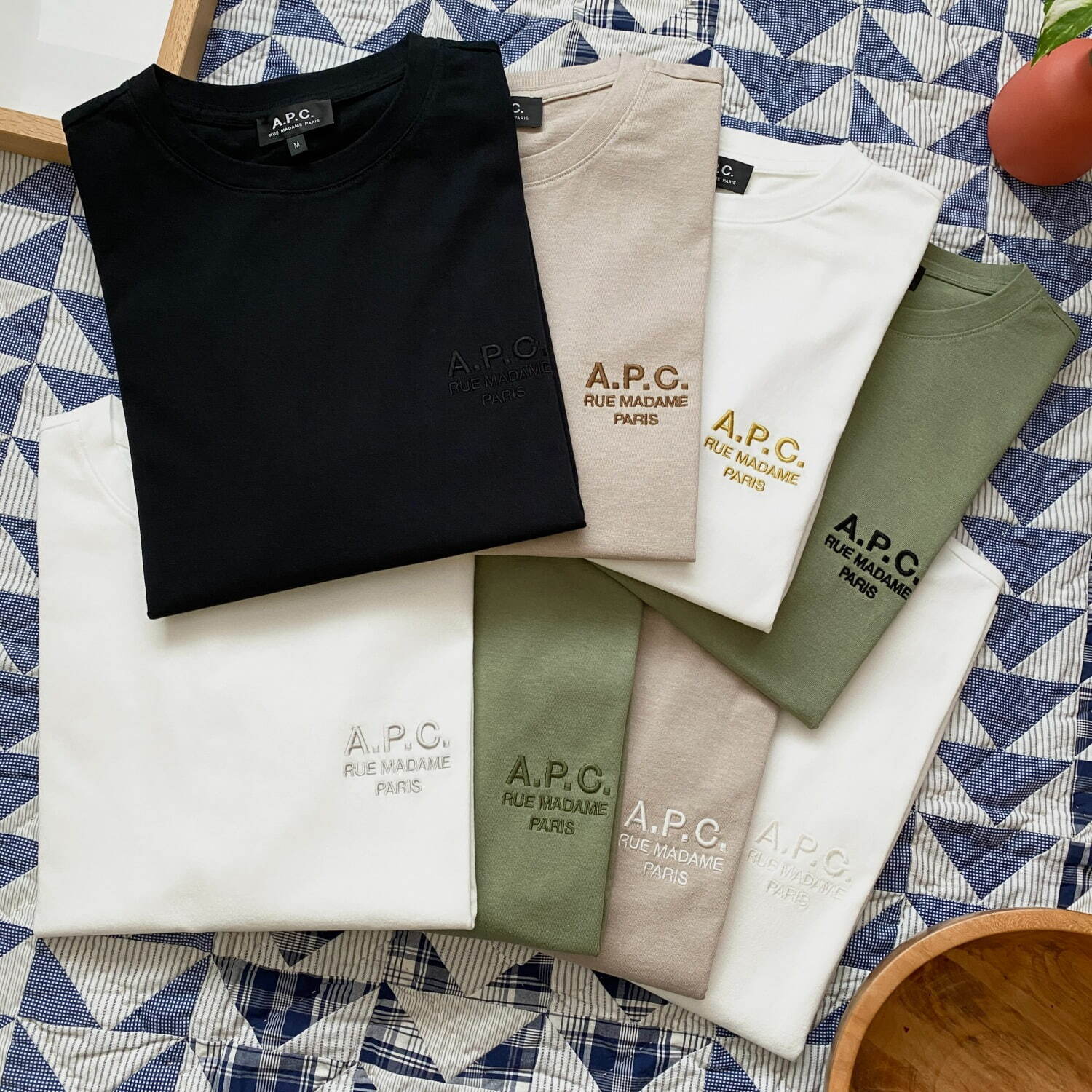 A.P.C.ブティック限定カラー ロゴTシャツ 各14,300円