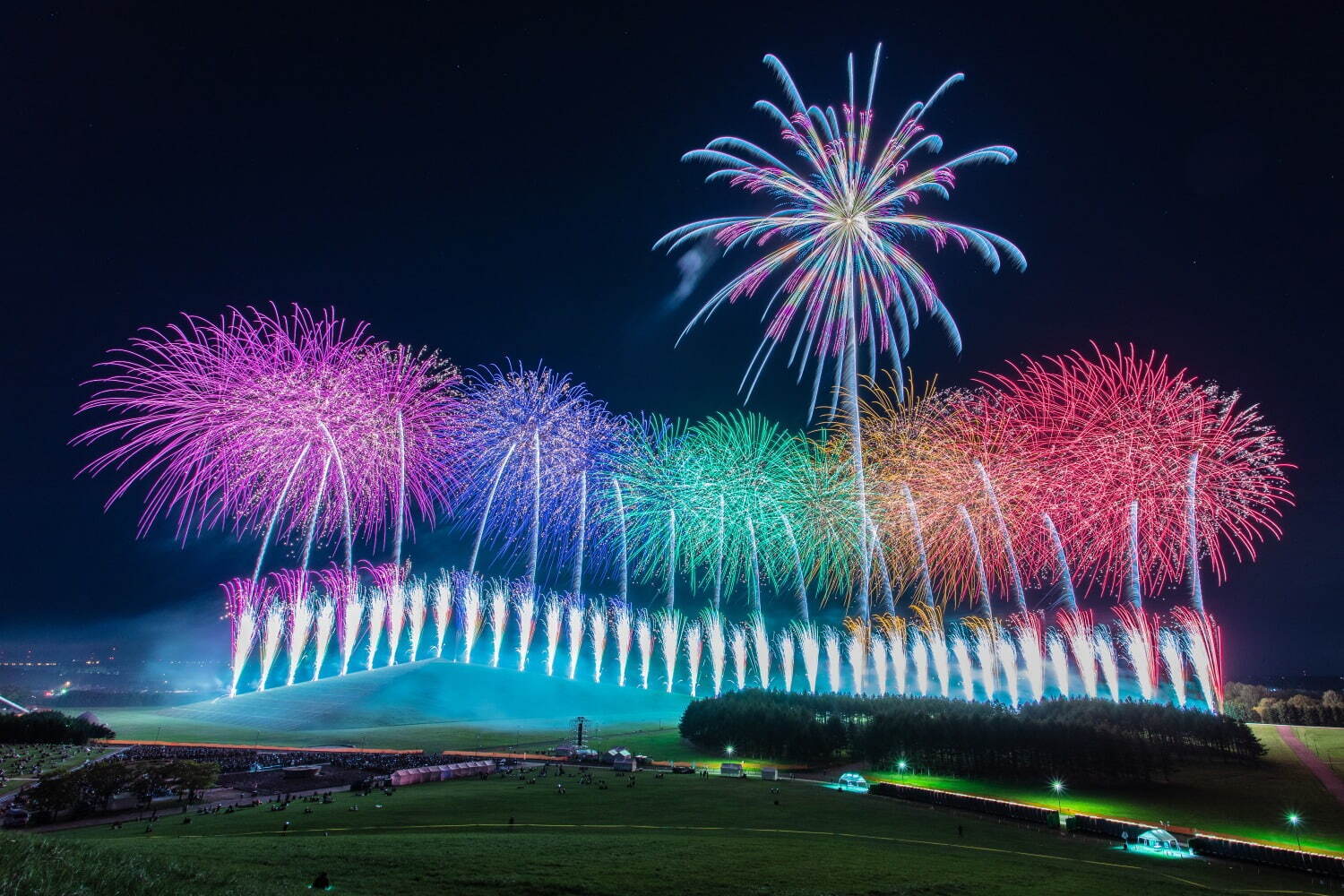 「東北未来芸術花火2022」音楽とシンクロした芸術花火、宮城・鳥の海公園で開催｜写真5