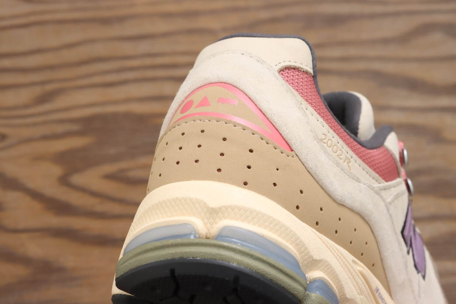 アトモス(atmos), ニューバランス(New Balance) M2002RWL｜写真8