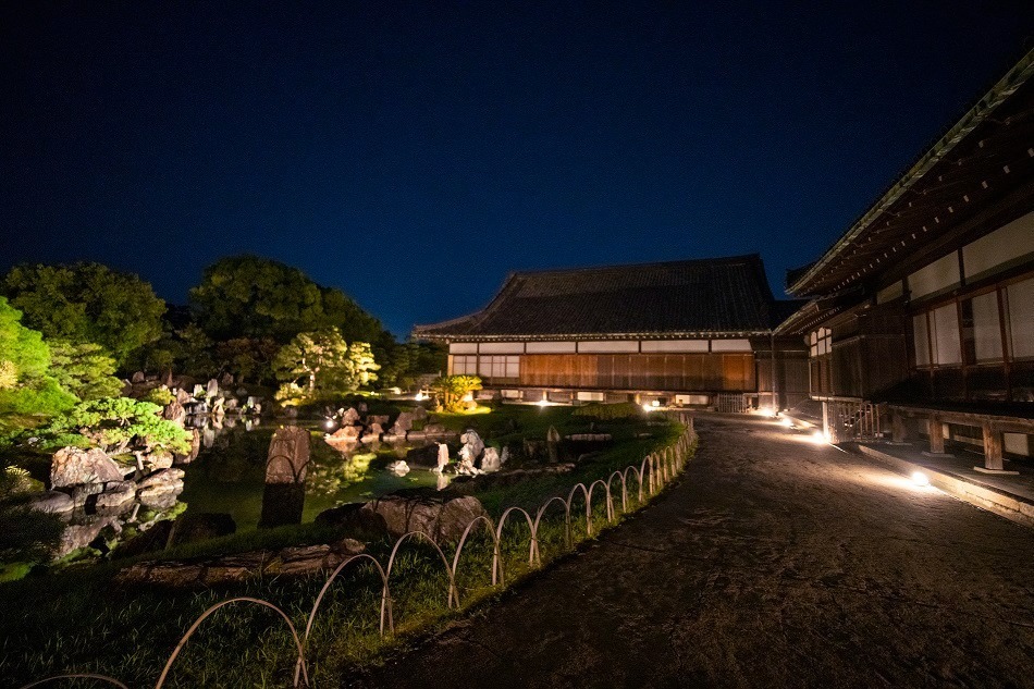 「特別名勝 二の丸庭園ライトアップ」