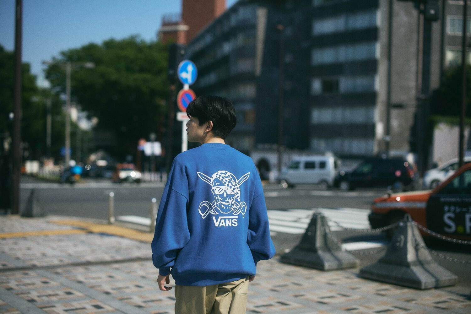 VANS“パイレーツ スカル”プリントの限定Tシャツ＆ヴィンテージ風スウェット｜写真15