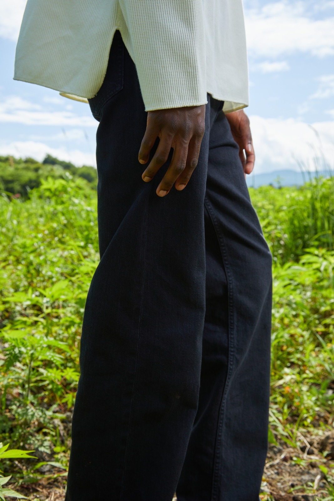 A.P.C.メンズ向け日本製ストレッチデニムパンツがエディフィス別注で、選べる3シルエット｜写真1