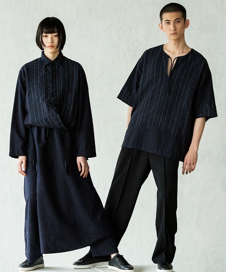 「RANDOM KABIRA MILL KHADI」パンツ 66,000円、ワンピース 121,000円、トップ 88,000円