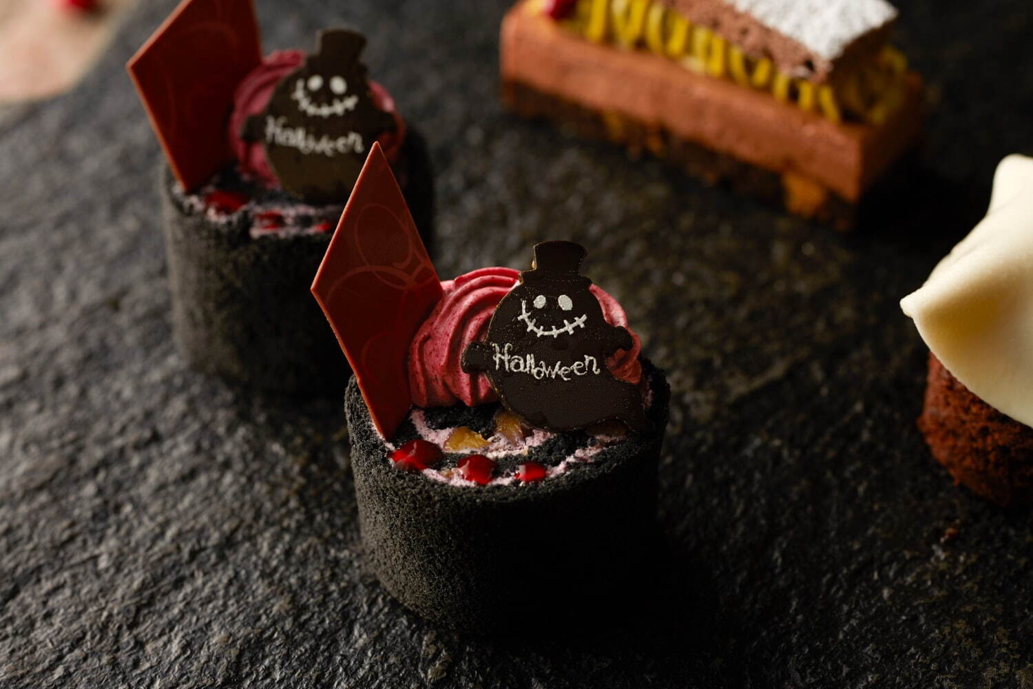 グランドニッコー東京  台場のハロウィン限定“真っ白おばけ”チョコスイーツ＆棺ビスキュイサンド｜写真2