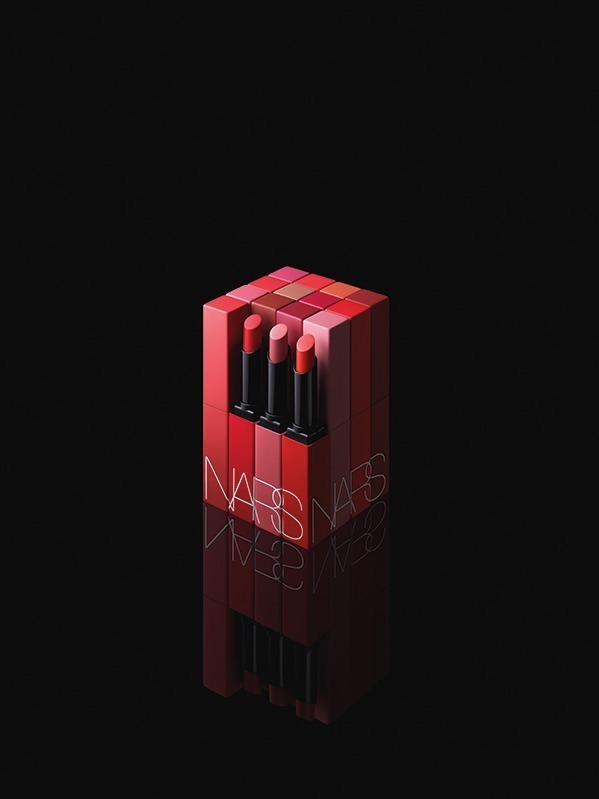 NARS22年秋コスメ”鮮やかマットカラー”新作リップスティック、まるで無重力のつけ心地｜写真3