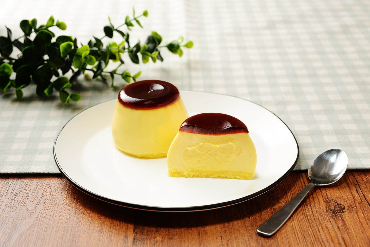 「まるでプリンな生カスタードケーキ」343円