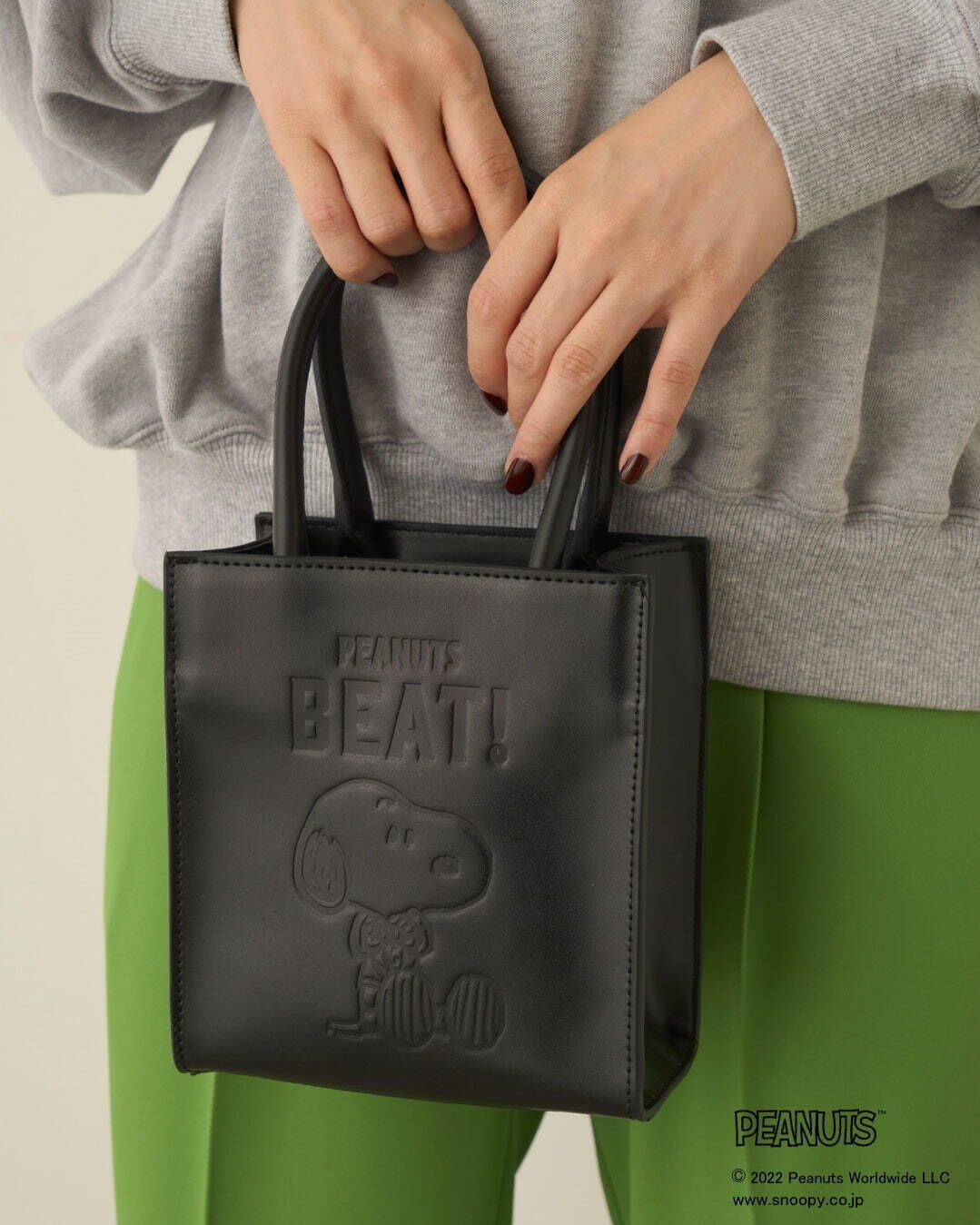 PEANUTS embossed square bag 9,900円