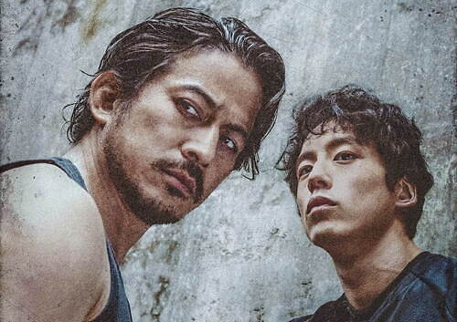 岡田准一×坂口健太郎インタビュー - 映画『ヘルドッグス』は“ぶっ飛ぶ”作品、“荒波”の撮影現場とは