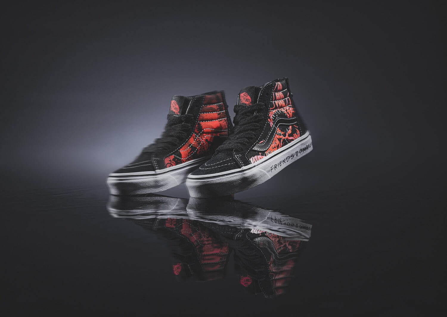 SK8-Hi Reissue STRANGER THINGS ブラック/レッド 13,750円