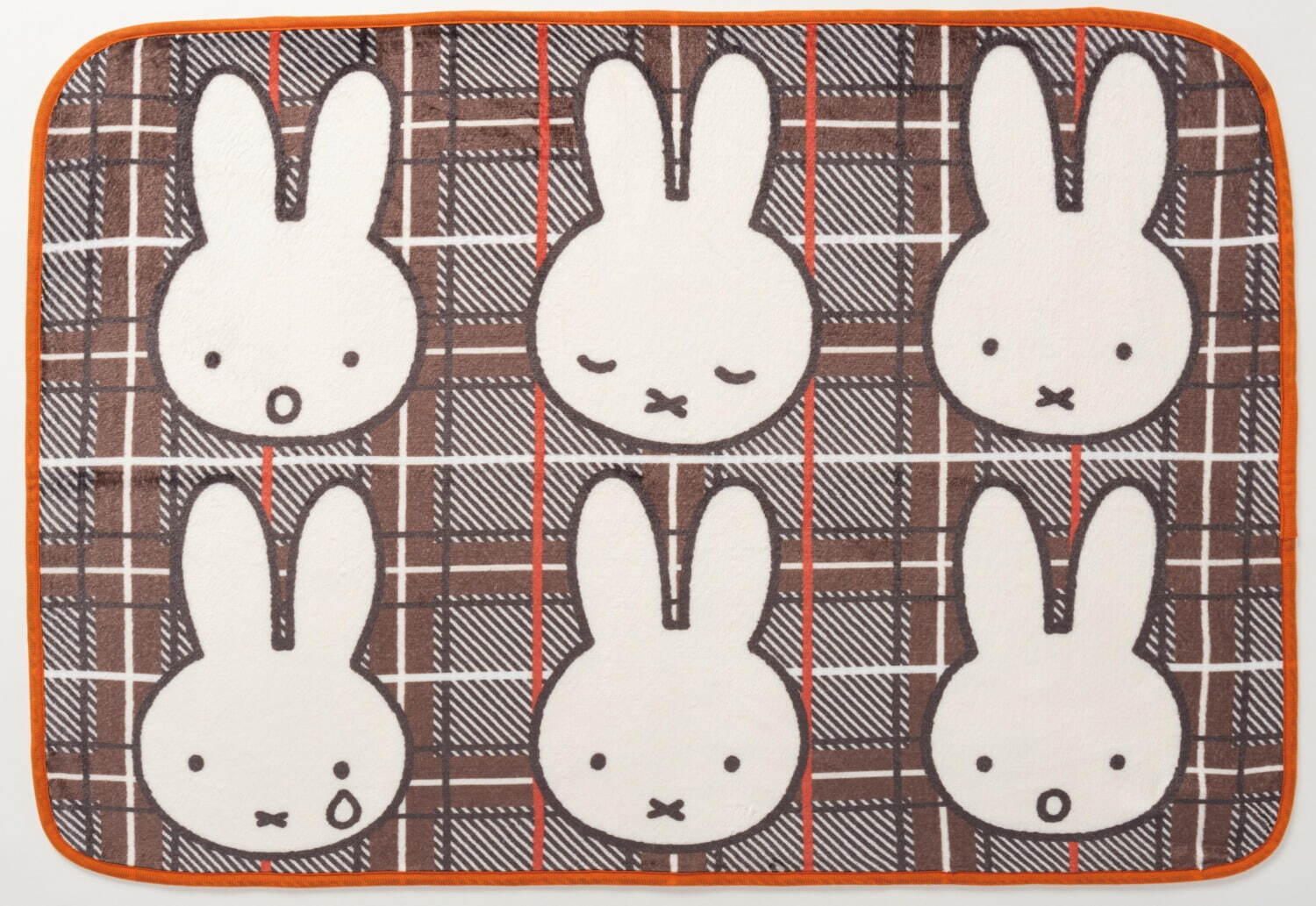 miffy ひざ掛け(100×70cm) 各2,200円 ※ポリエステル100%