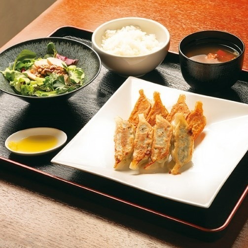 ＜新宿髙島屋新登場＞モトイギョーザ「パパ餃子定食」 1,540円 ※～9月20日(火)