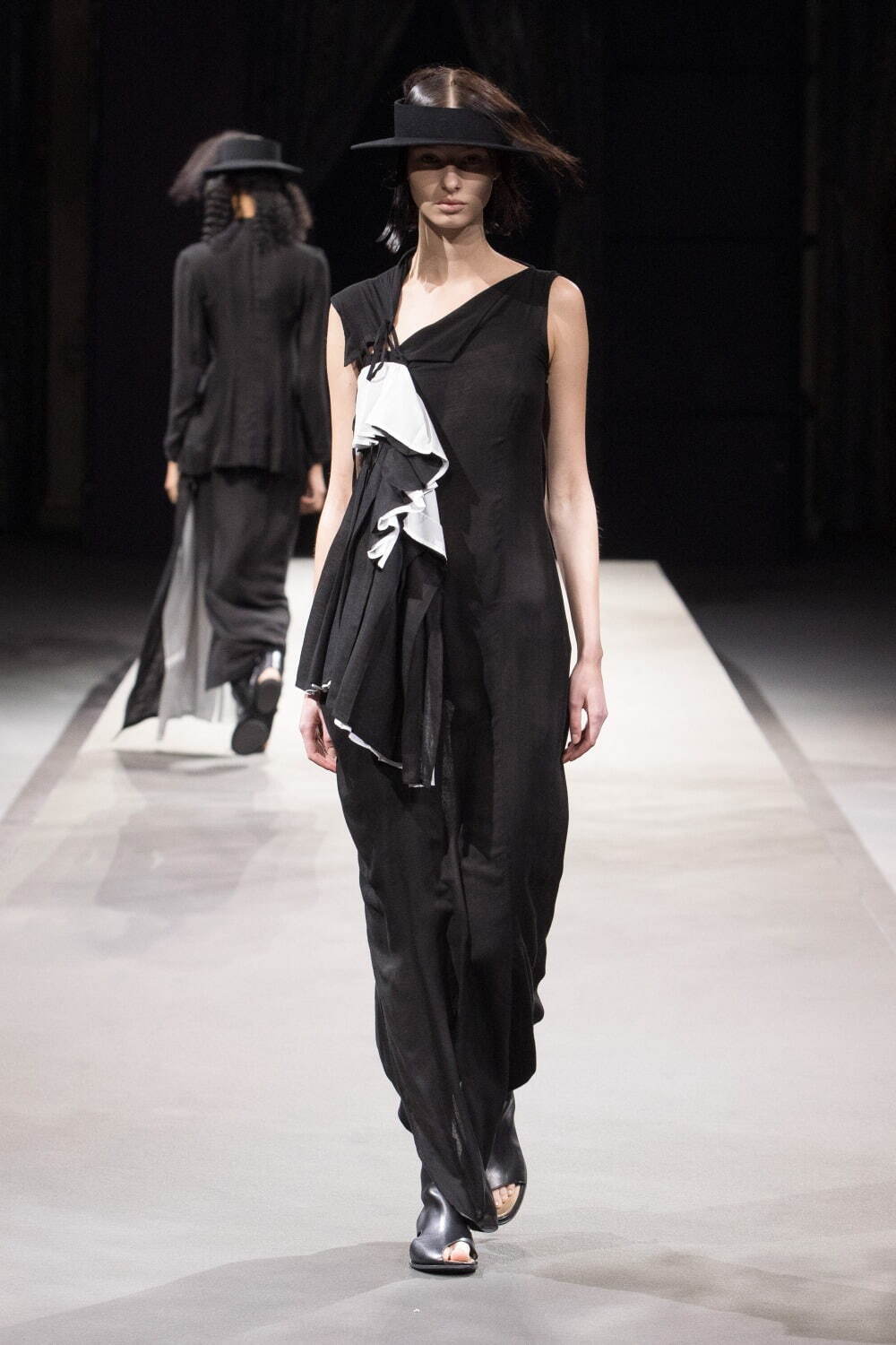 ヨウジヤマモト(Yohji Yamamoto) 2023年春夏ウィメンズコレクション  - 写真10