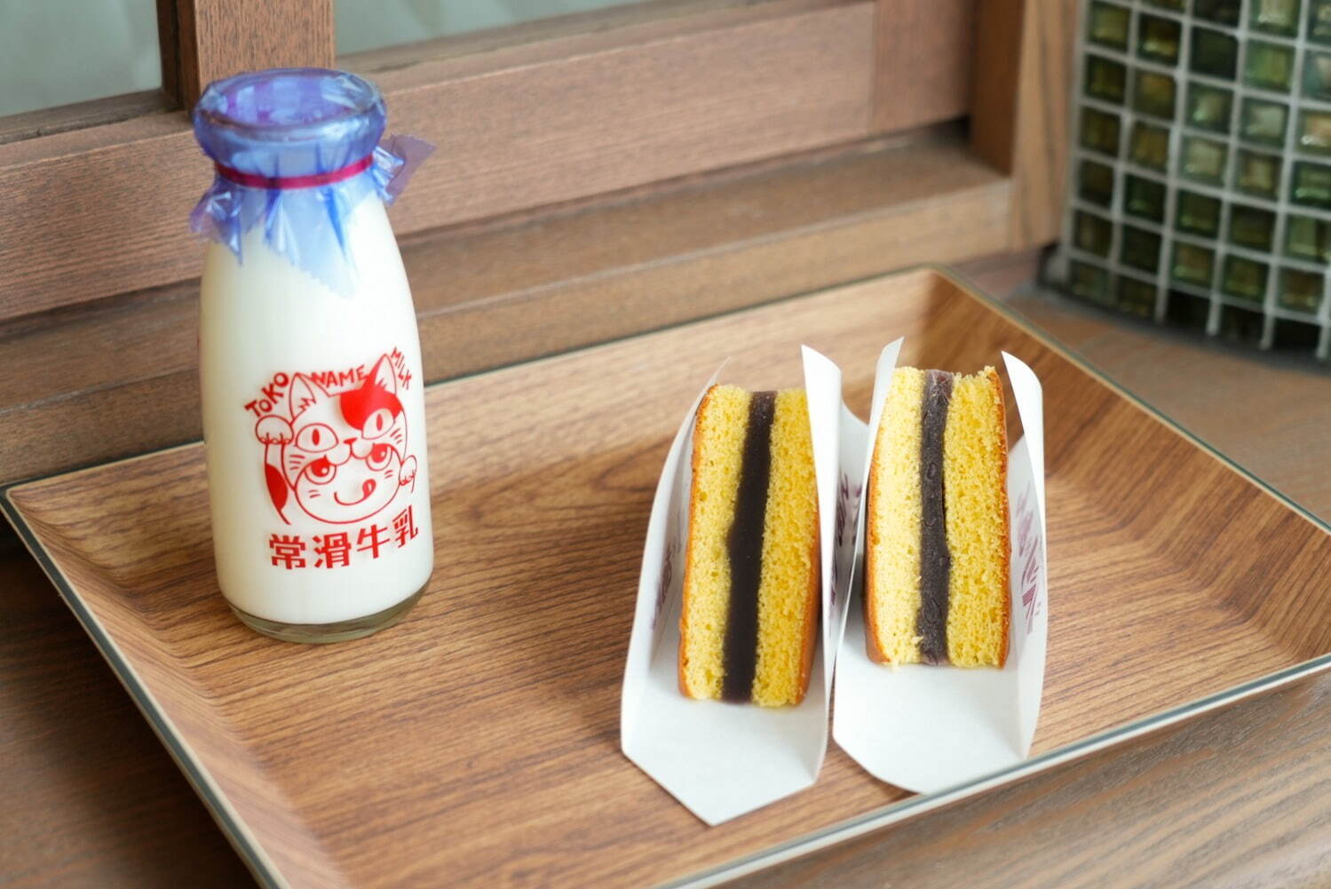 ジブリの大倉庫「ミルクスタンド シベリ あん」
「牛乳」220円、「シベリア(つぶあん・こしあん)」各380円