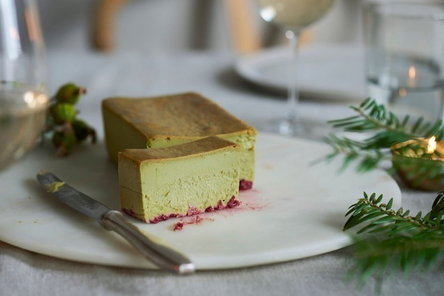 ＜ミスターチーズケーキ＞クリスマス限定のピスタチオラズベリーチーズケーキ