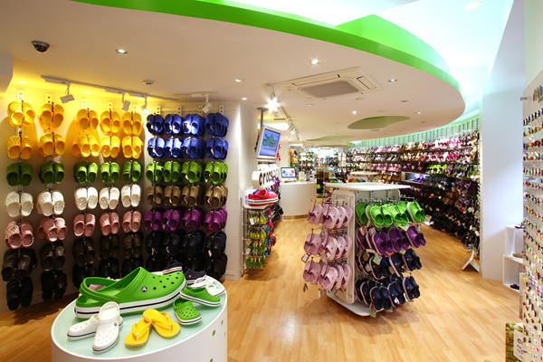 クロックス(crocs)渋谷スペイン坂店オープン！｜写真1