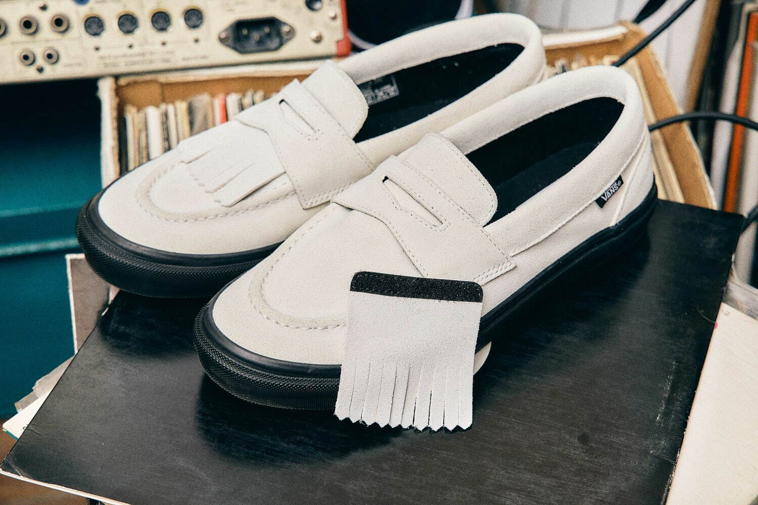 「VANS LOAFER」(ホワイト/ブラック) 11,000円