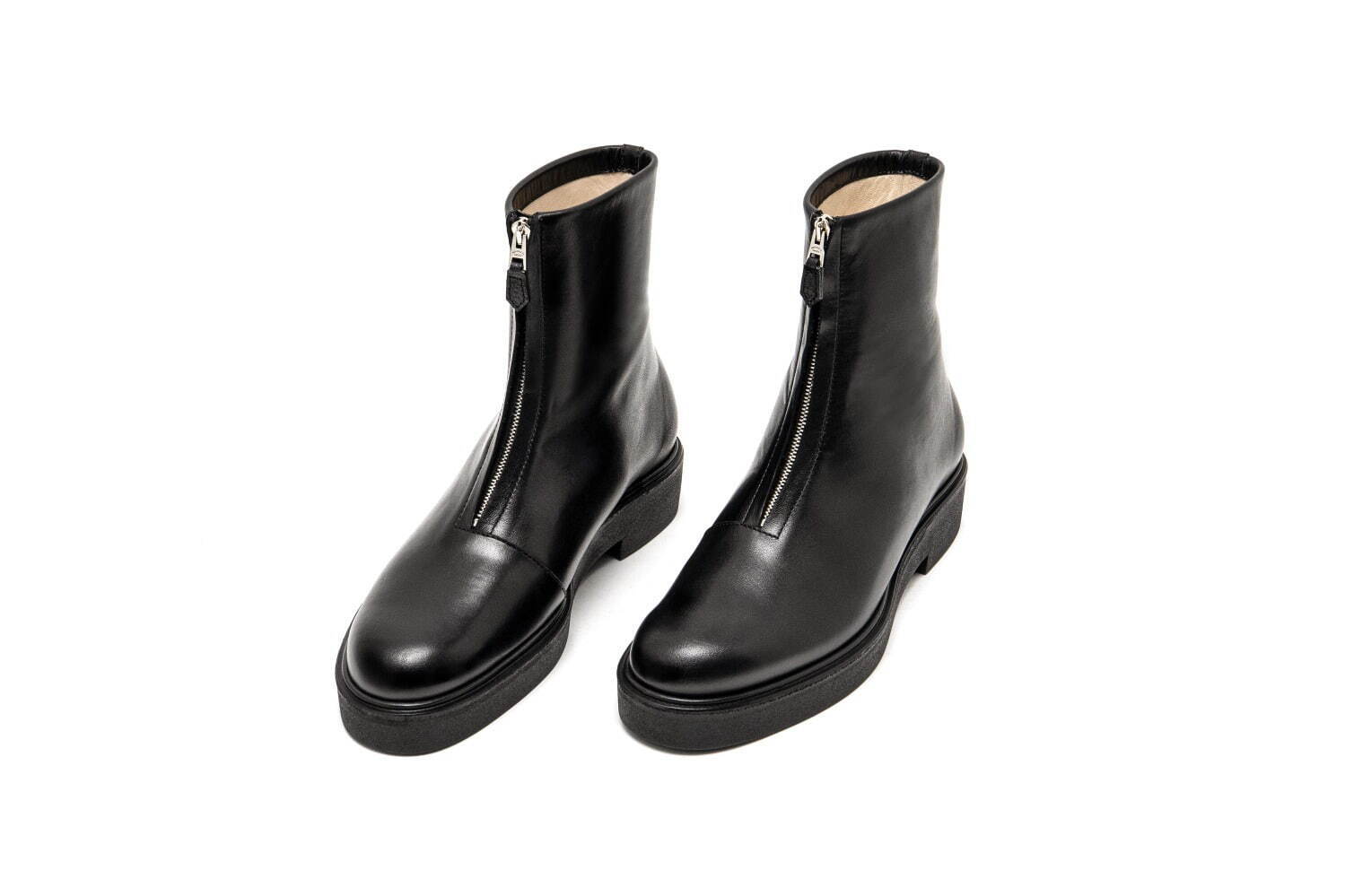 「FRONT-ZIP BOOTS」70,400円