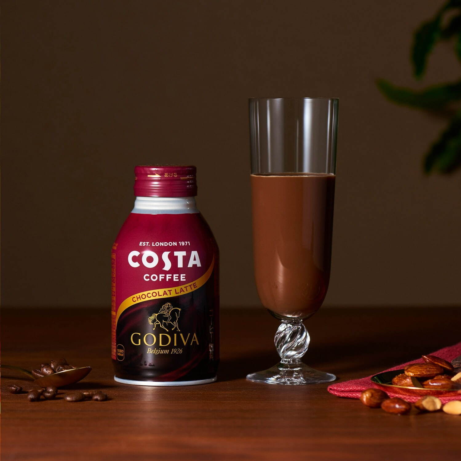 「COSTA×GODIVAショコララテ」 260mL 278円※メーカー希望小売価格