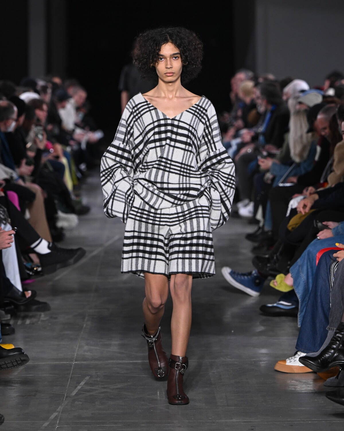 JW アンダーソン(JW Anderson) 2023-24年秋冬ウィメンズ&メンズコレクション  - 写真34