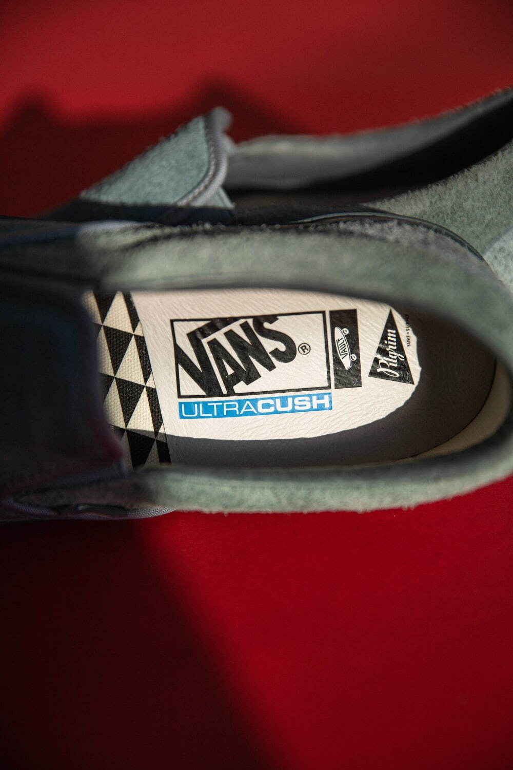 VANS×ピルグリム サーフ＋サプライのスニーカー、“東海岸の海グラデーション”の「スリッポン」｜写真5