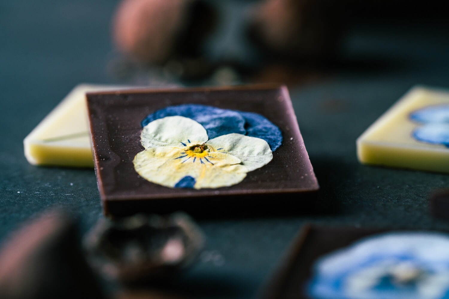 “食べられる押し花”を飾った「花のチョコレート」全国髙島屋のバレンタイン限定で発売｜写真2