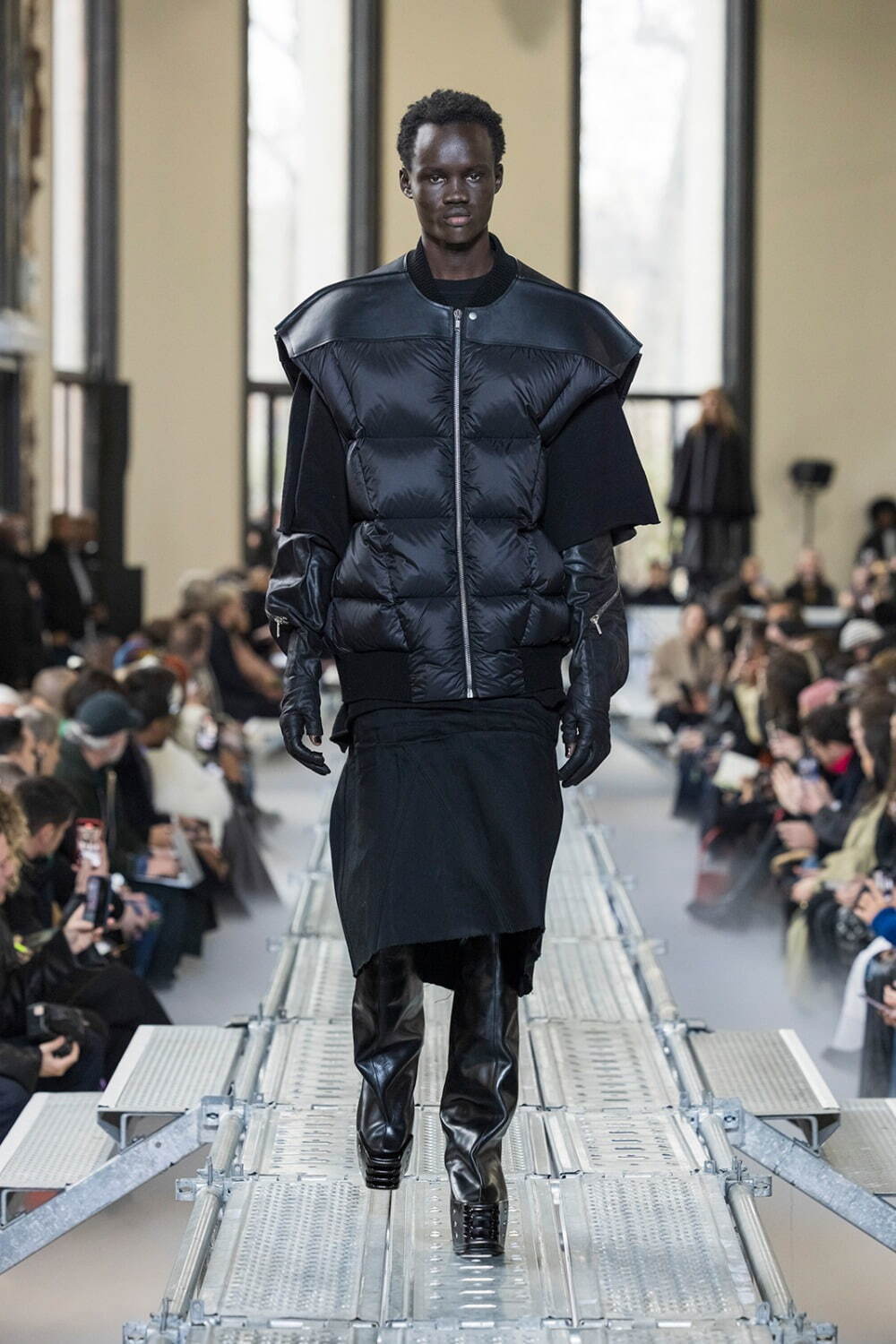 リック・オウエンス(Rick Owens) 2023-24年秋冬メンズコレクション  - 写真7