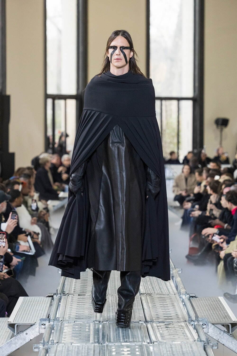 リック・オウエンス(Rick Owens) 2023-24年秋冬メンズコレクション  - 写真15