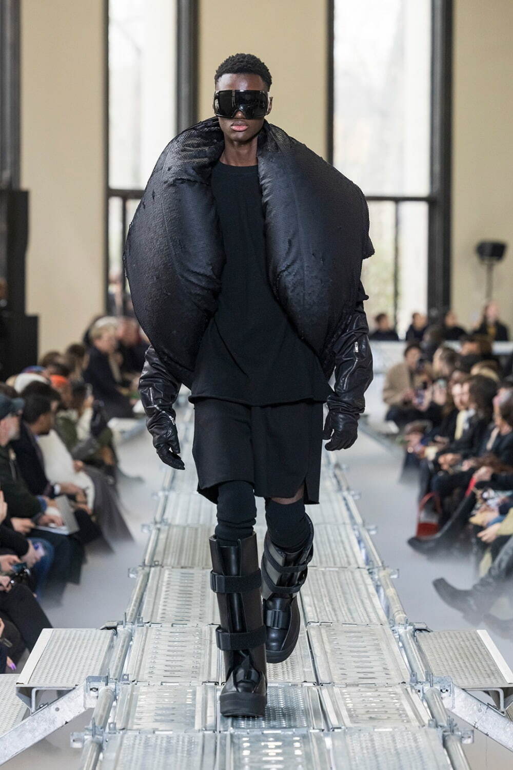 リック・オウエンス(Rick Owens) 2023-24年秋冬メンズコレクション  - 写真25