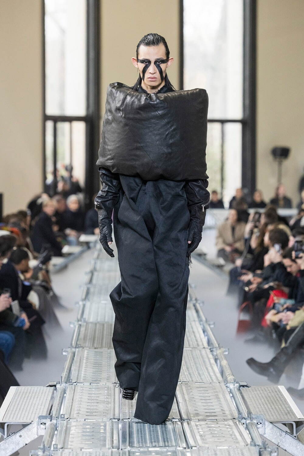 リック・オウエンス(Rick Owens) 2023-24年秋冬メンズコレクション  - 写真47