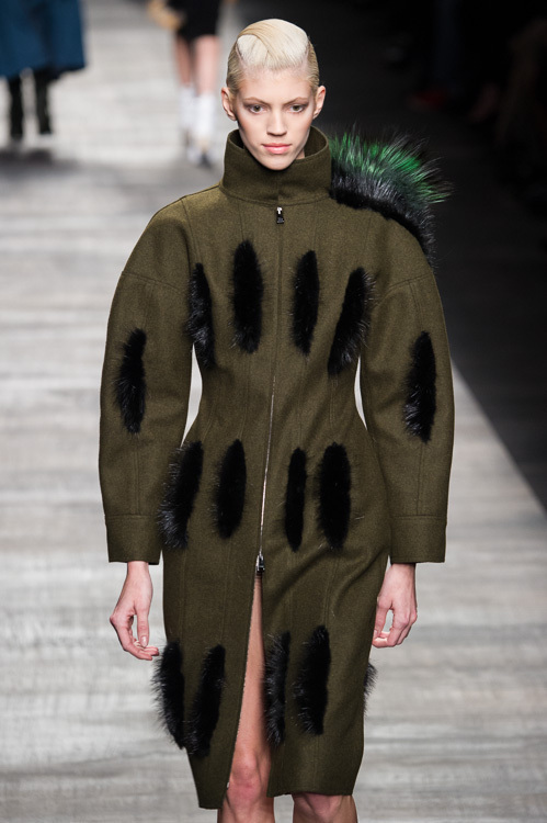 フェンディ(FENDI) 2014-15年秋冬ウィメンズコレクション  - 写真9