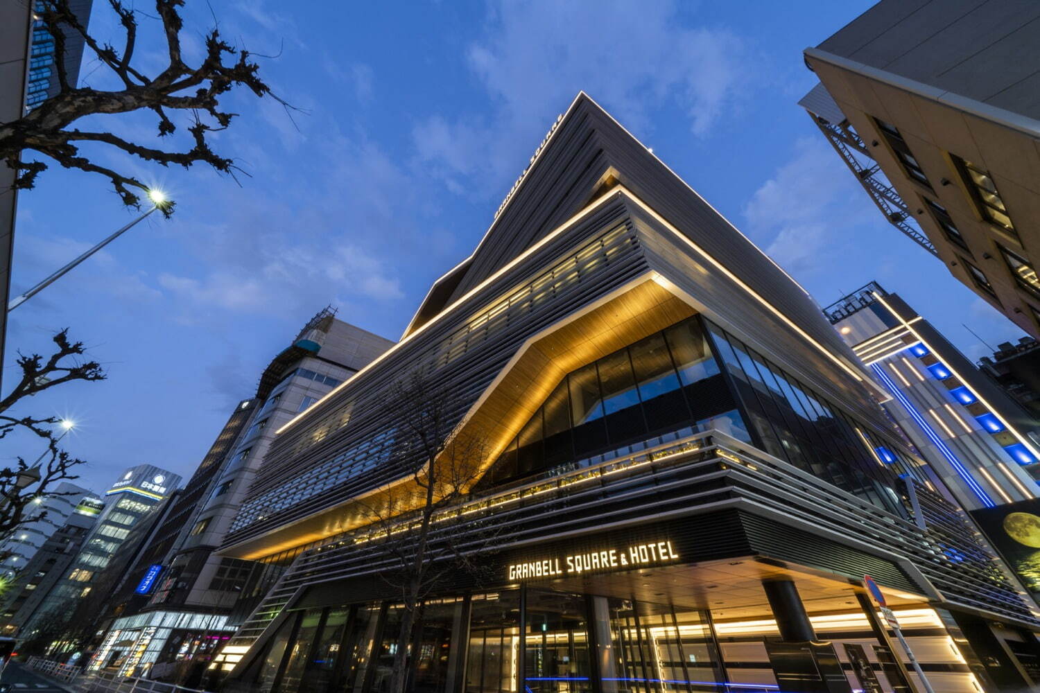 「グランベルスクエア」東京・銀座コリドー街の複合商業施設、スパサウナ・ホテル・飲食店など｜写真1