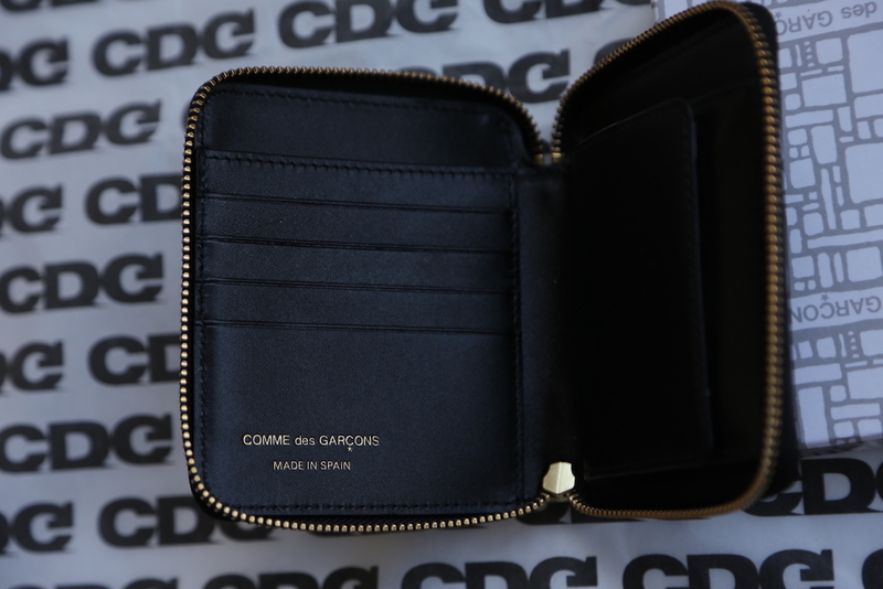 Wallet COMME des GARCONS Classic Leather 二つ折りZIP財布SA2100発売 - 画像3枚目