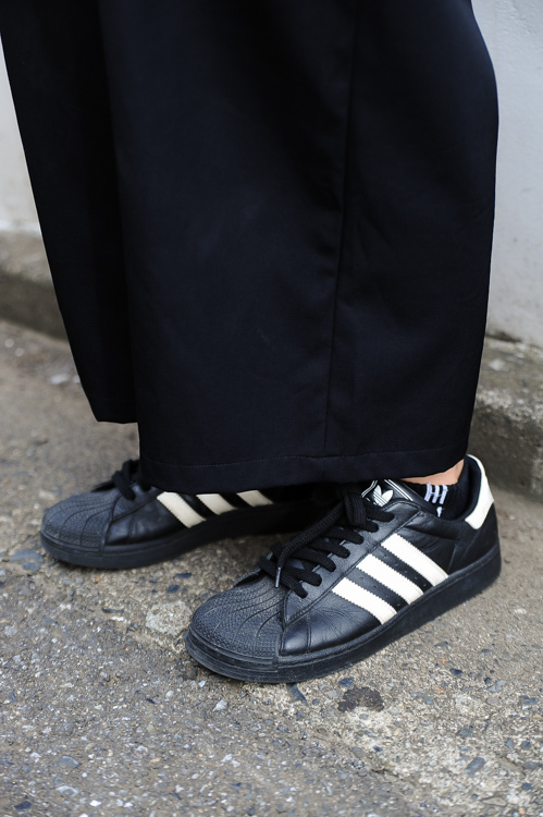 イトウ ナツミさん - ヨウジヤマモト(Yohji Yamamoto)、アディダス(adidas)｜原宿ストリートスナップ - 写真7