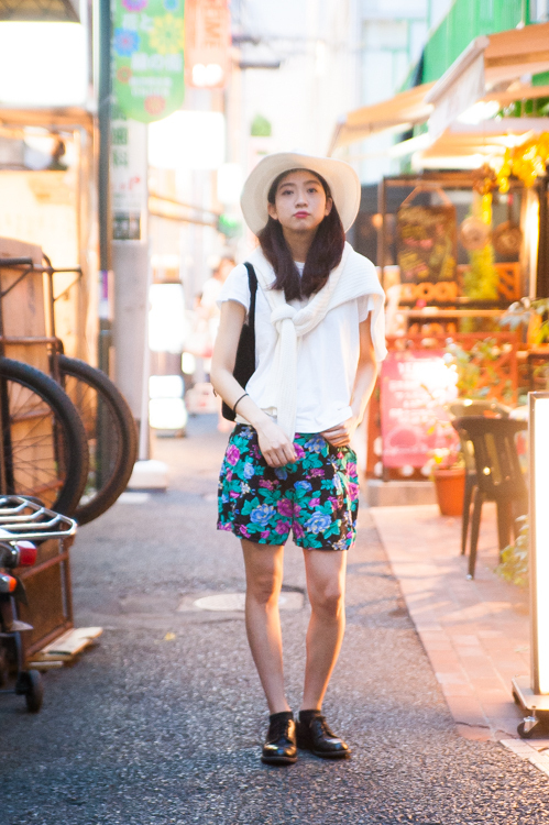 坂詰 真奈さん - ヴィンテージ(vintage)、アメリカンアパレル(American Apparel)｜原宿ストリートスナップ - 写真1