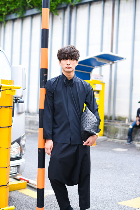 萩谷 直人さん - イッセイ ミヤケ(ISSEY MIYAKE)、コム デ ギャルソン(COMME des GARÇONS)｜原宿ストリートスナップ - 写真9