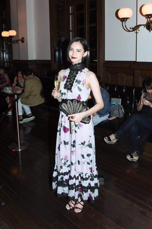 比留川 游さん - ケイト・スペード ニューヨーク(kate spade new york)｜銀座ストリートスナップ - 写真2