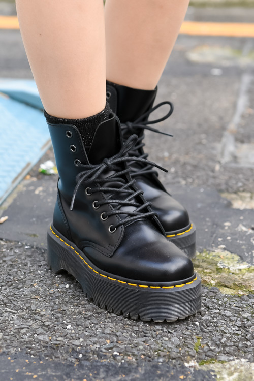 菊地 真生さん - シエラデザインズ(SIERRA DESIGNS)、ドクターマーチン(Dr. Martens)｜原宿ストリートスナップ - 写真4