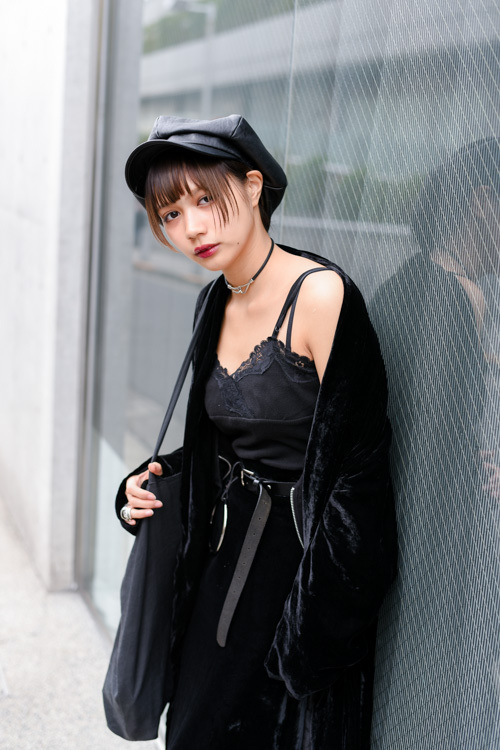 三ツ木 有里さん - ヴィンテージ(vintage)、ユニフ(UNIF)｜青山・表参道ストリートスナップ - 写真2